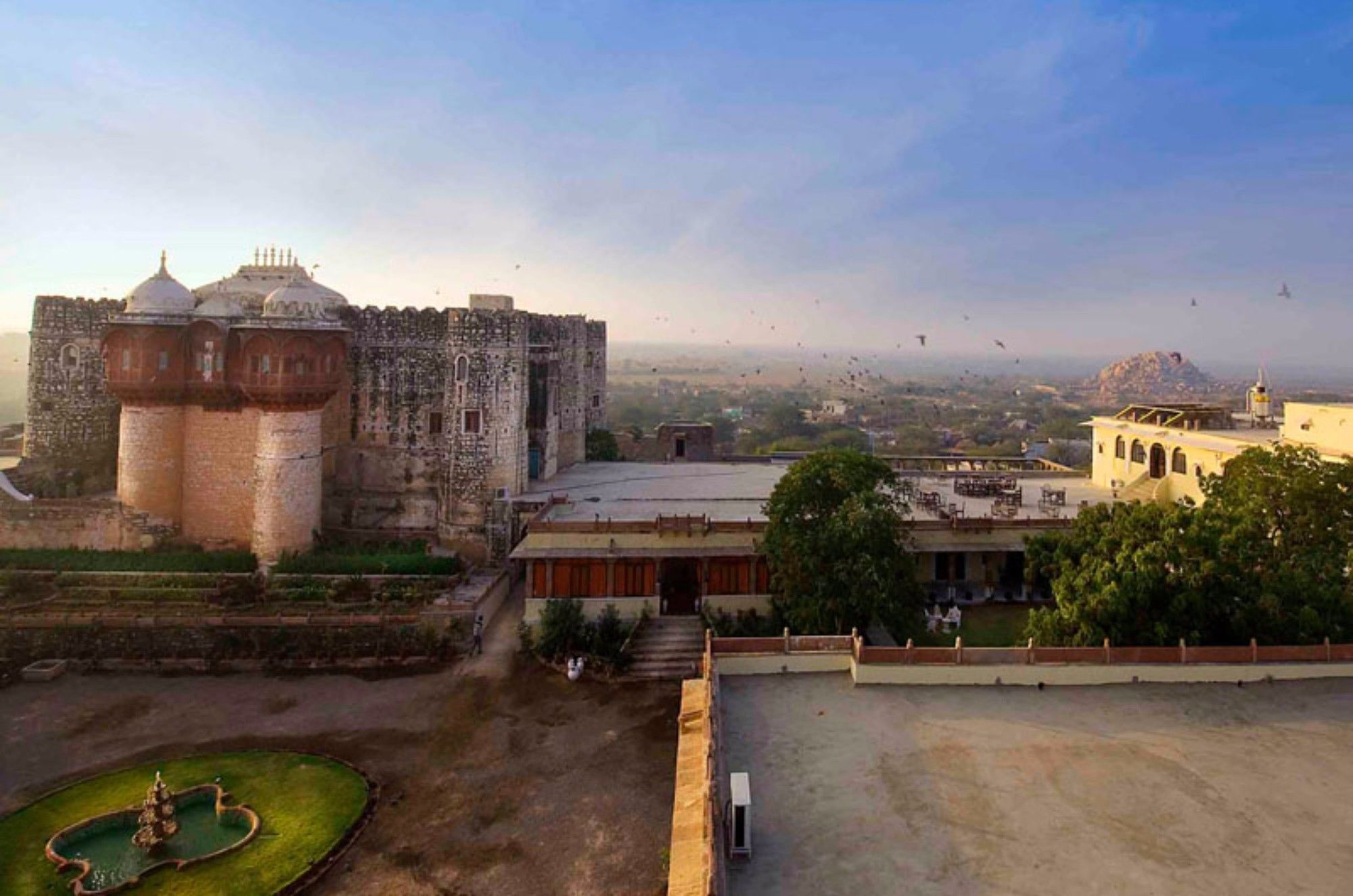 Atulya Fort Khejarla Eksteriør billede